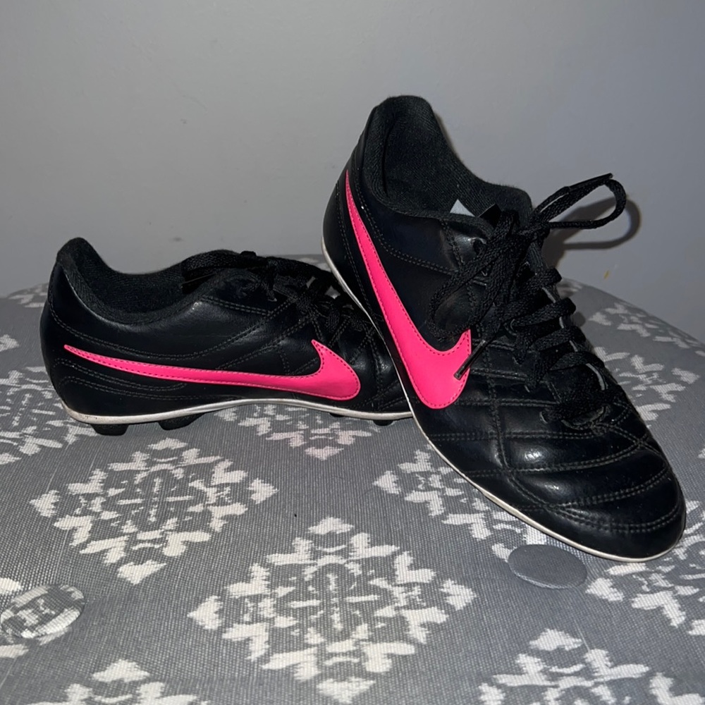Nike Girls Youth Soccer Cleats Size 5Y